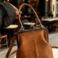 👜✨ תיק צד אופנתי לנשים עם אבזם Kiss Lock וידית עליונה, עיצוב קלאסי ונוח לשימוש יומיומי
