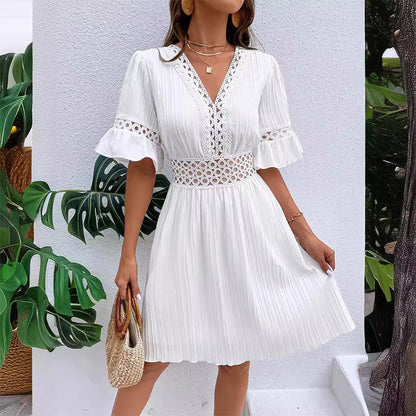👗🔥 שמלה אלגנטית צוואר V עם פרטי תחרת תחרה, עיצוב עדין ומושך לכל אירוע חברתי ✨